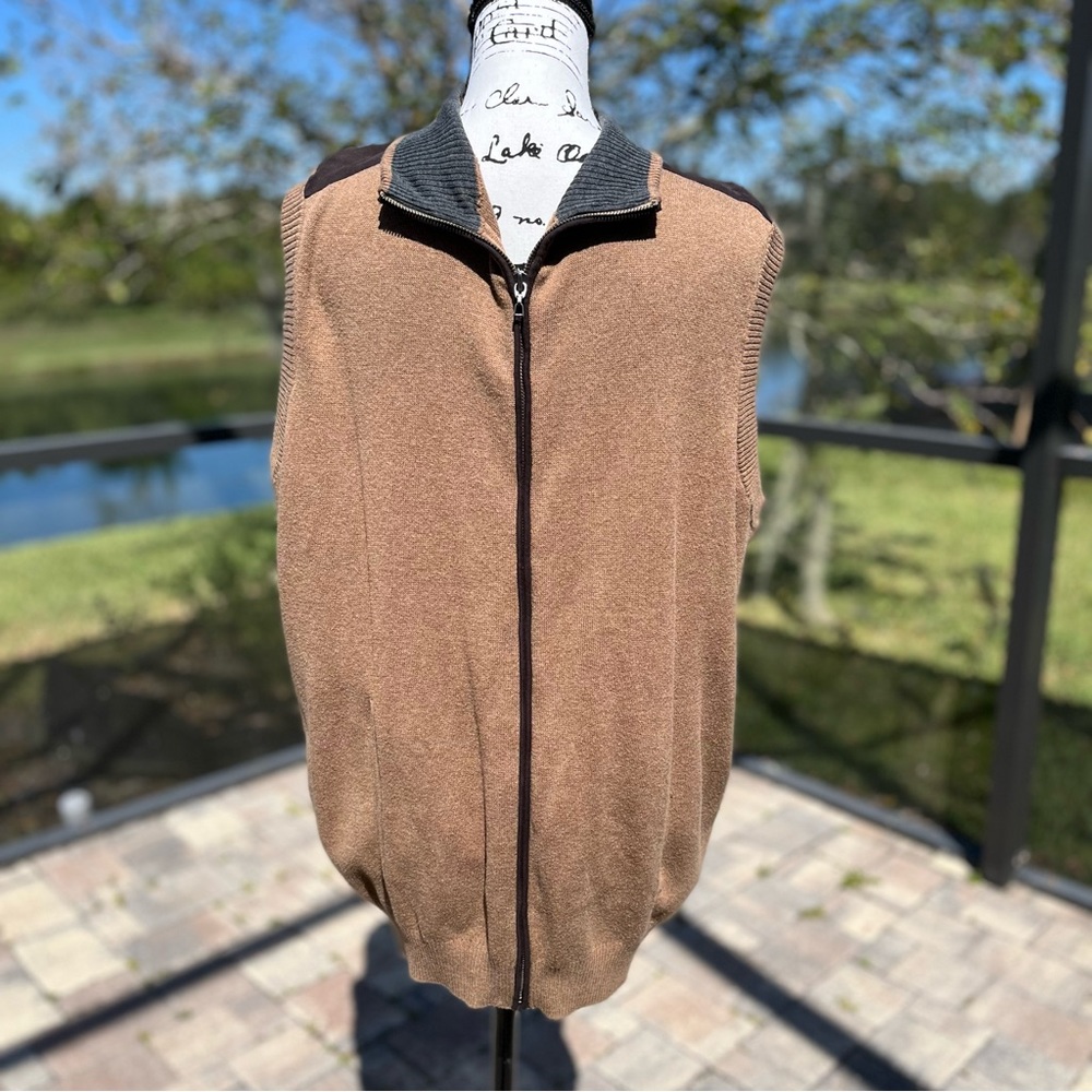 Roundtree & Yorke Men's  Brown Sleeveless Sweater Vest